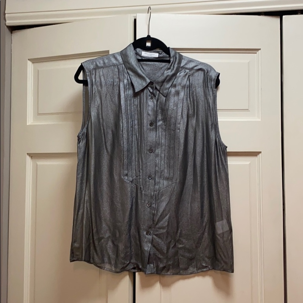 Silver Metallic Sleeveless collared Equipment Top